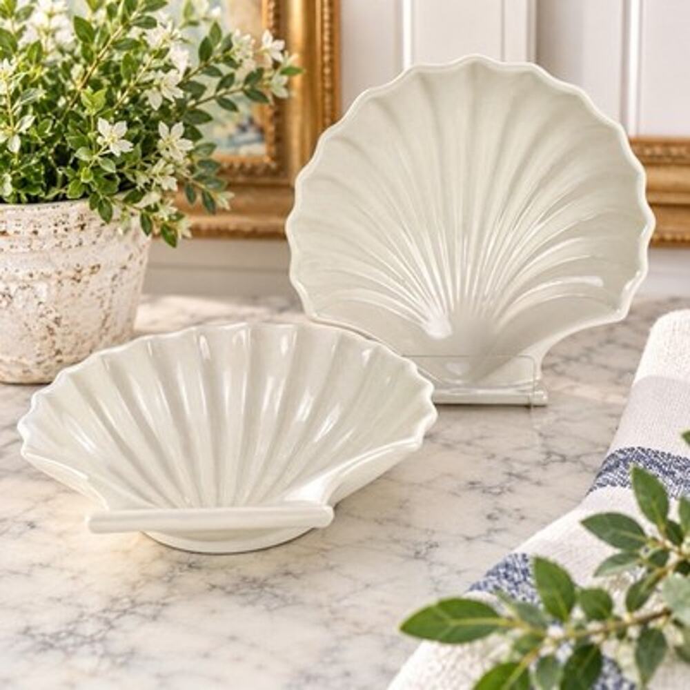 Vintage Mount Clemens Pottery White Scallop Shell Dishes Set of 2 Japan 7”